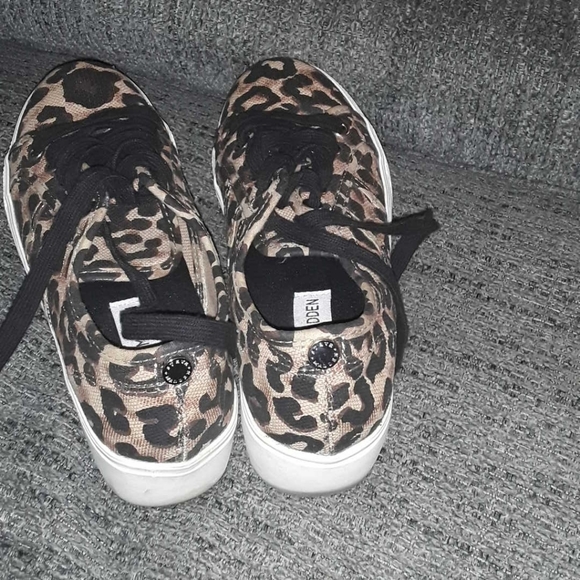 Steve madden sneakers 6.5 - Picture 2 of 2